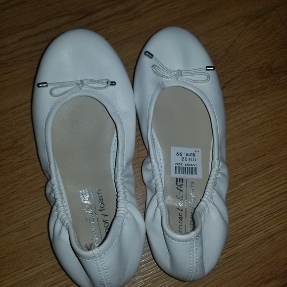 White flats - Picture 2 of 2